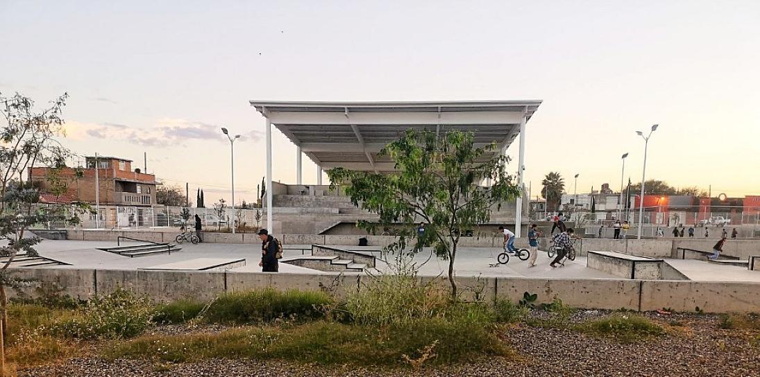 APROVECHAN NIÑOS Y JÓVENES ÁREAS AL AIRE LIBRE