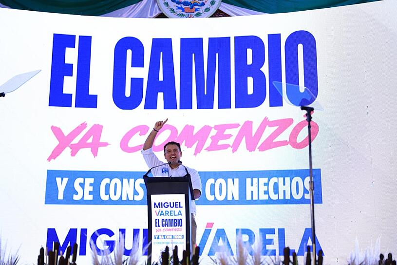 PRESENTA MIGUEL VARELA RESULTADOS DE SU SEGUNDO INFORME MUNICIPAL
