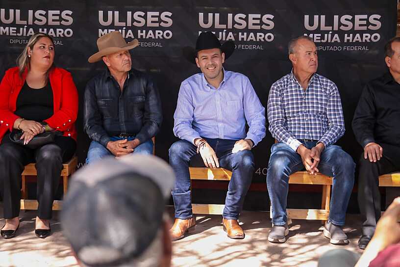 SOSTIENE ULISES MEJÍA DIÁLOGO CON GUAYABEROS Y USUARIOS DE PRESA EN APOZOL