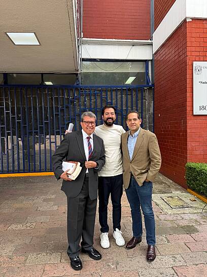 -Aquí aprendiendo de los maestros