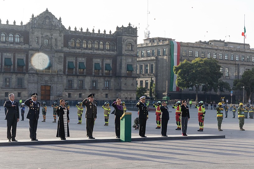 HONRA CLAUDIA SHEINBAUM A VÍCTIMAS DE LOS SISMOS HISTÓRICOS