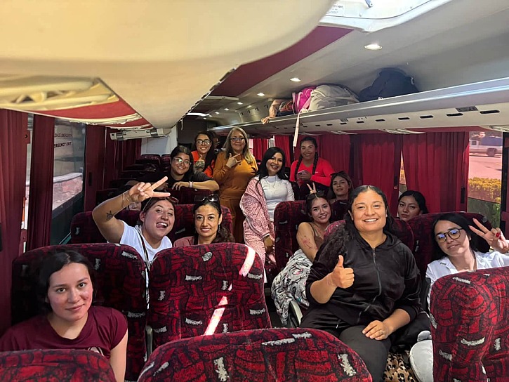 VIAJA DELEGACIÓN FEMENIL DE FRESNILLO A LA CUMBRE SINDICAL HISTÓRICA