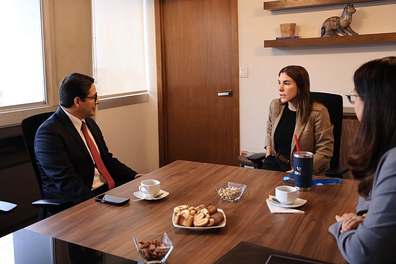 -Tú pones el tequila y yo pongo el mezcal… ¡trato hecho!