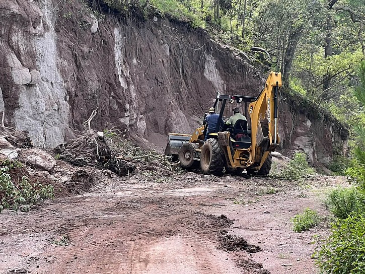 REHABILITA VALPARAÍSO CAMINO TRAS DERRUMBE EN LAS AMECAS