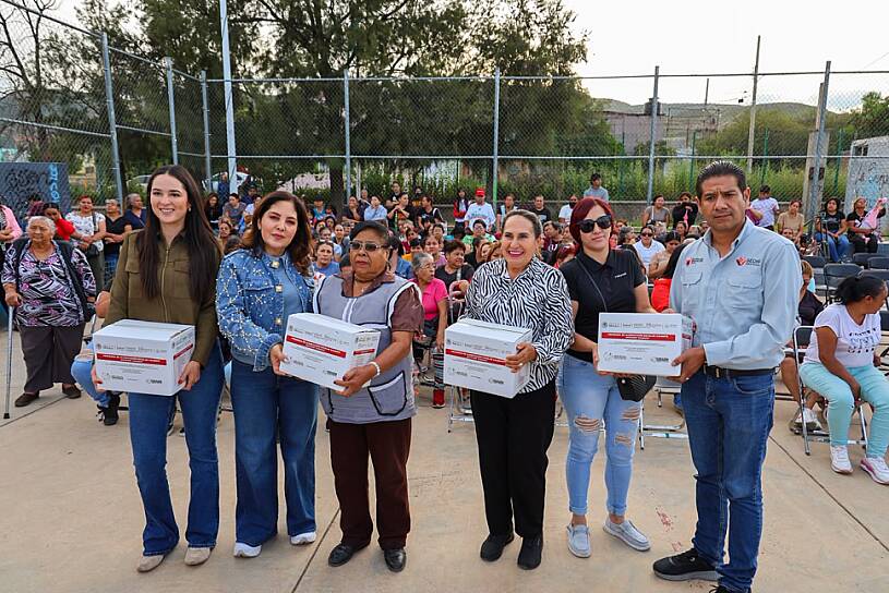 ENTREGA SEDIF APOYOS DE CORAZÓN CONTENTO A FAMILIAS DE GUADALUPE