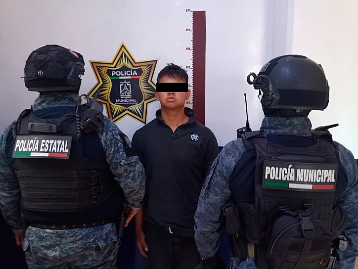 ARRESTAN A 2 JÓVENES POR NARCOMENUDEO Y POSESIÓN DE RÉPLICAS DE ARMA