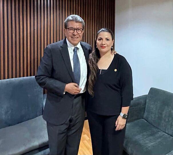 -Échele ganas, mi senadora. Va a llegar lejos