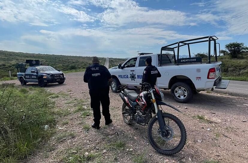 INTENTAN ROBAR MATERIALES Y ABANDONAN MOTO EN SOMBRERETE