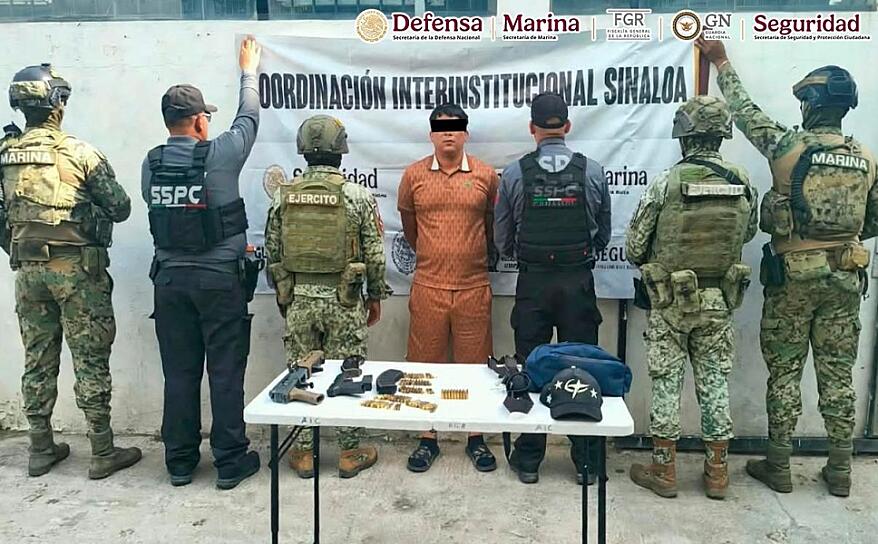 DETIENEN A OCHO PERSONAS Y ASEGURAN ARMAMENTO EN MAZATLÁN