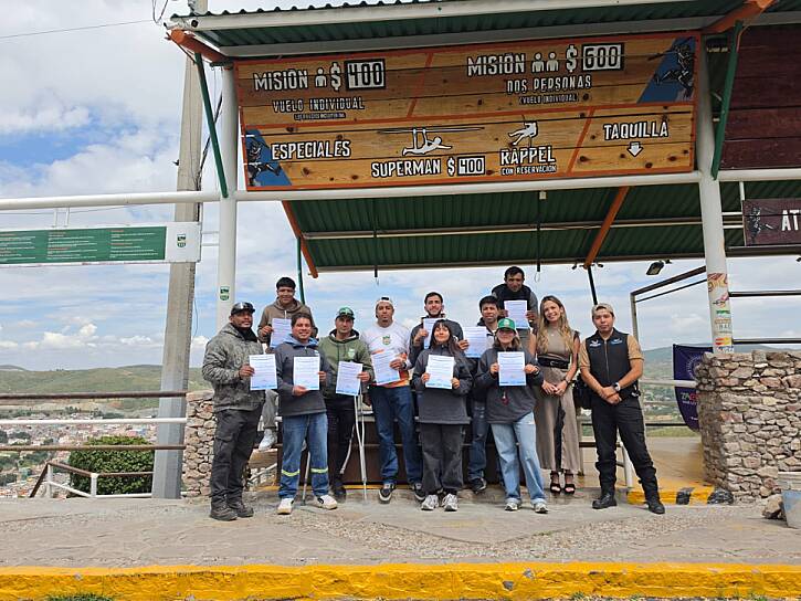 CAPACITA TURISMO MUNICIPAL EN PRIMEROS AUXILIOS A EQUIPO DE TIROLESA ZACATECAS