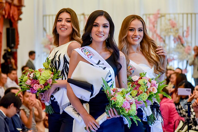 PRESENTAN A CANDIDATAS A REINA DE LA FENAZA 2025