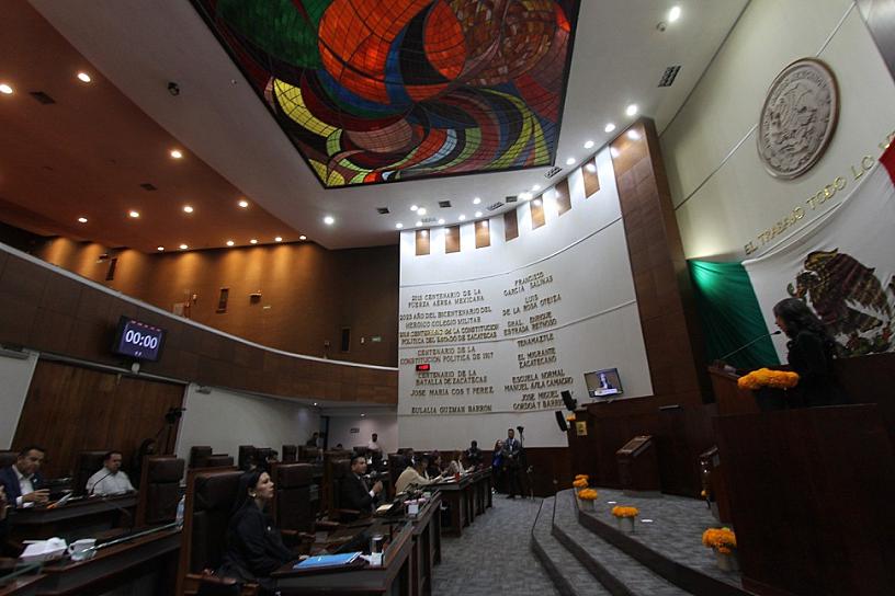 APRUEBAN DESAFUERO PARA ALCALDE DE APULCO