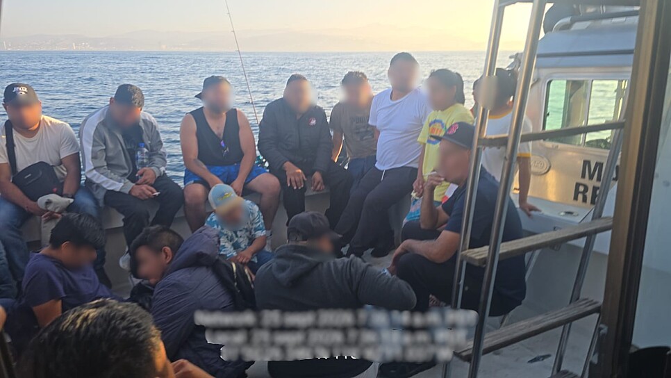 RESCATA MARINA A 45 MEXICANOS DE DOS YATES EN ENSENADA