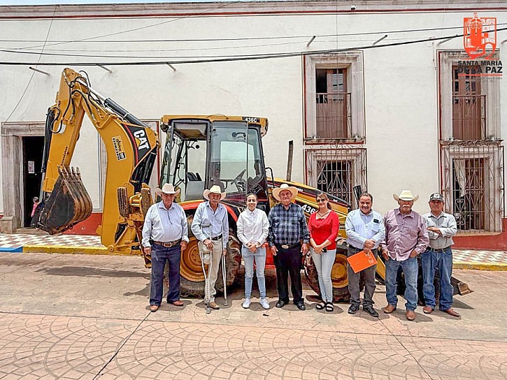 SANTA MARÍA DE LA PAZ INCORPORA RETROEXCAVADORA A SU PARQUE VEHICULAR