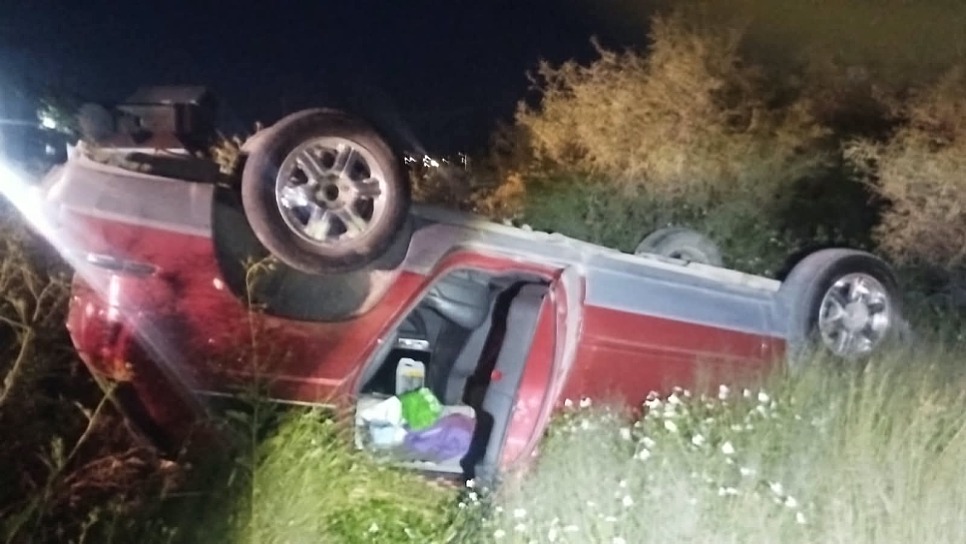 SE SALVA ADULTA TRAS VOLCADURA EN RÍO GRANDE