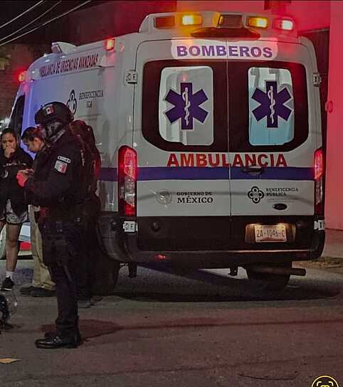 HOSPITALIZAN A JOVEN TRAS VOLCADURA E INCENDIO DE VEHÍCULO