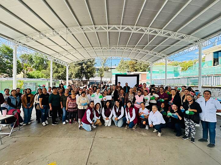 LLEVA SECRETARÍA DE LAS MUJERES JORNADA LIBRE A COLONIA LA PIMIENTA