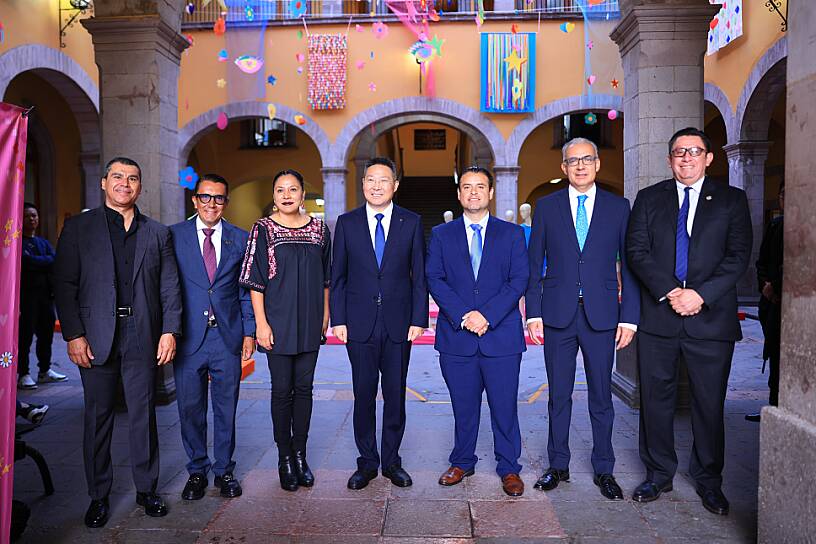 SOSTIENE MIGUEL VARELA ENCUENTRO CON EMBAJADOR DE CHINA EN QUERÉTARO