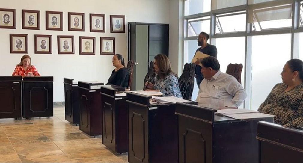 APRUEBAN REGIDORES DE FRESNILLO BAJA DE MÁS DE 600 ELEMENTOS DEL MOBILIARIO