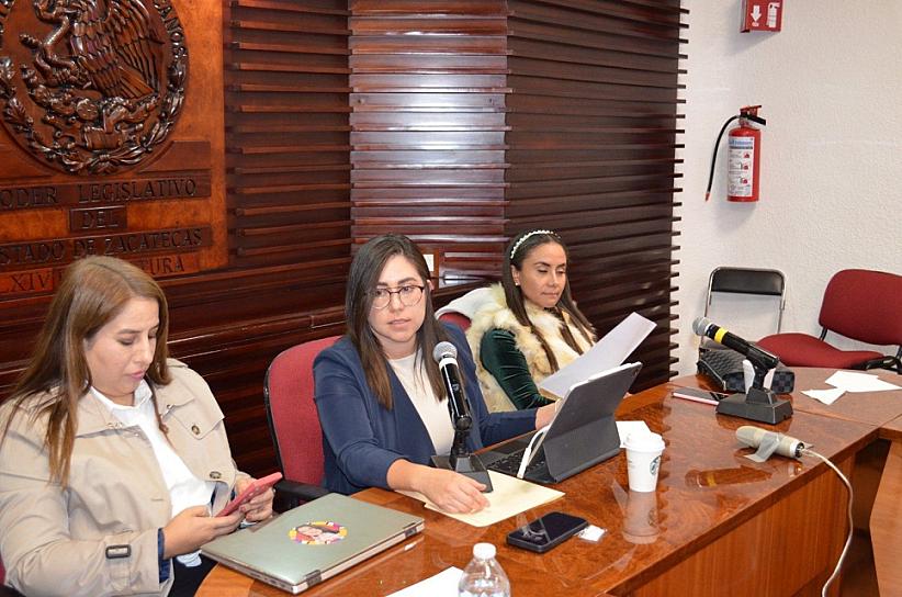 A PUERTA CERRADA, APRUEBAN DICTAMEN PARA DISCUSIÓN DE REFORMA AL ISSSTEZAC