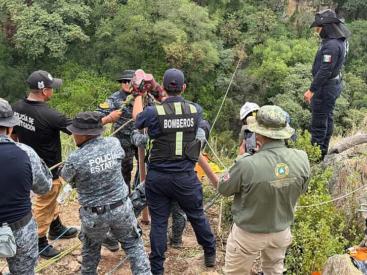 RECUPERAN CUERPO DE SENDERISTA EN BARRANCA DE MONTE ESCOBEDO
