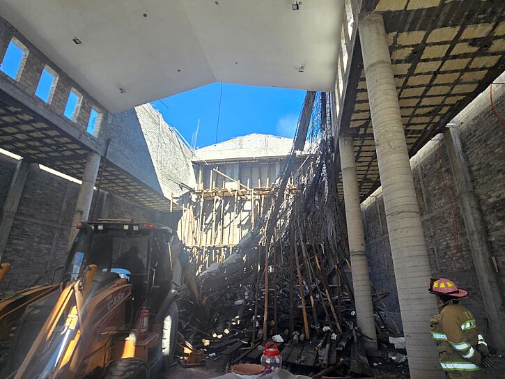 RESCATA PROTECCIÓN CIVIL A OCHO HERIDOS TRAS COLAPSO DE CIMBRA EN IGLESIA DE FRESNILLO   