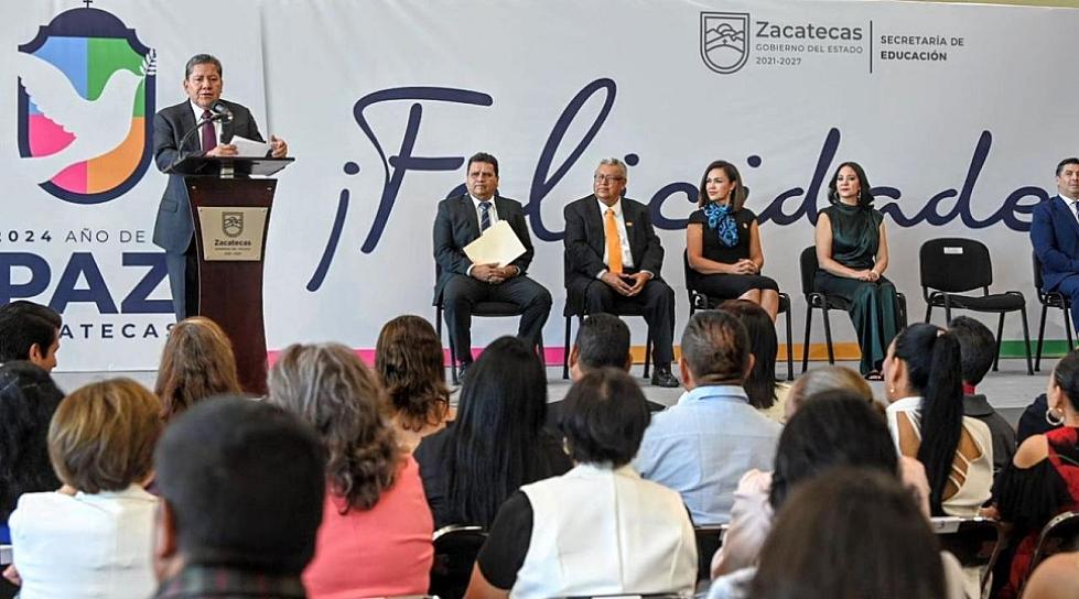 RECONOCEN A 467 DOCENTES POR AÑOS DE SERVICIO A FAVOR DE LA NIÑEZ Y JUVENTUD