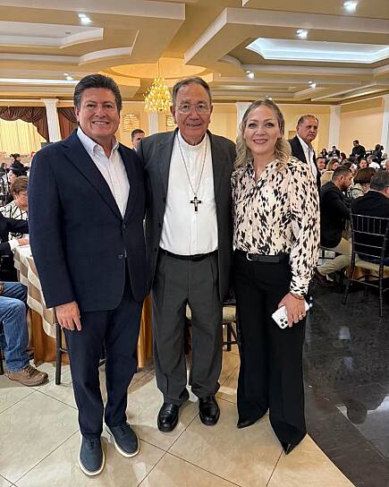 -Señor Obispo, denos la bendición para lo que sigue