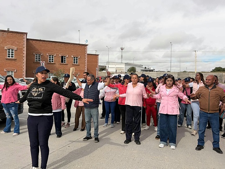 REALIZAN CAMINATA ROSA EN FRESNILLO PARA PROMOVER PREVENCIÓN DEL CÁNCER DE MAMA