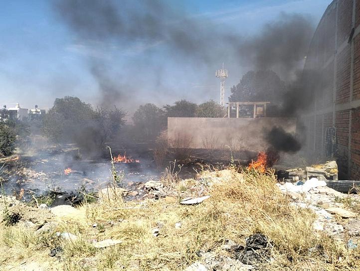 ARDE HIERBA SECA EN COLONIA FERROCARRILEROS