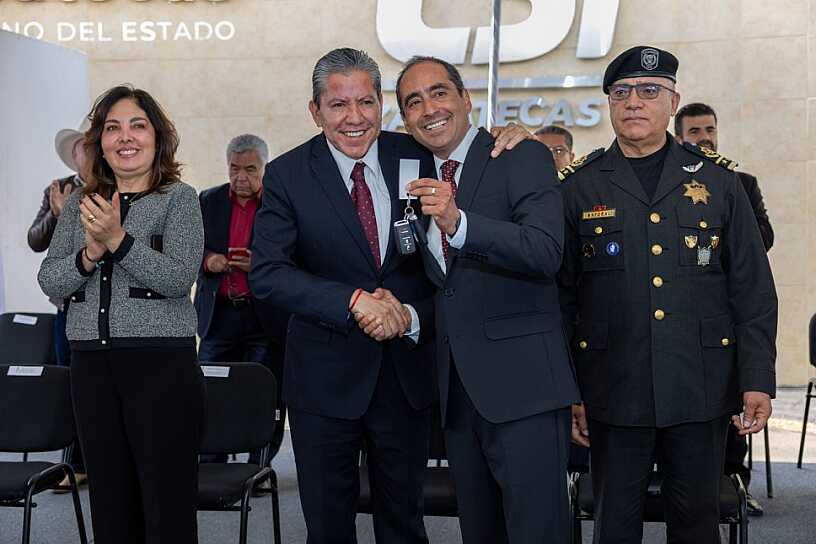 -Ándele mi Pepe, se lo merece