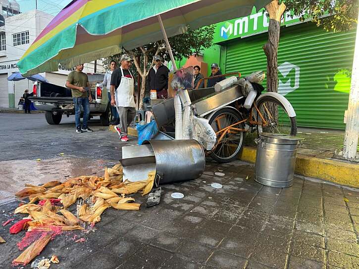 CHOCA AUTOMOVILISTA CONTRA TRICICLO EN FRESNILLO