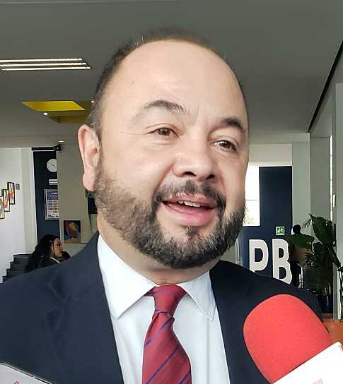 LLAMA RECTOR A FRENAR DISTRACCIONES Y REFORZAR LA SEGURIDAD EN LAS ESCUELAS