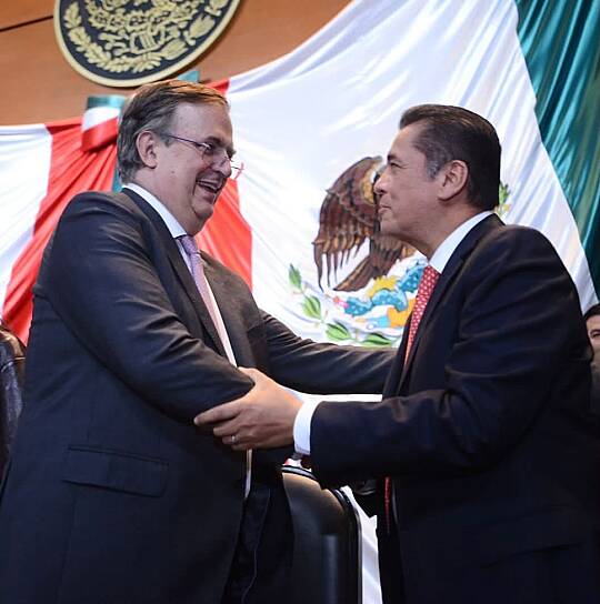 -Échale ganas Carlitos, te necesitamos en la Cámara 
