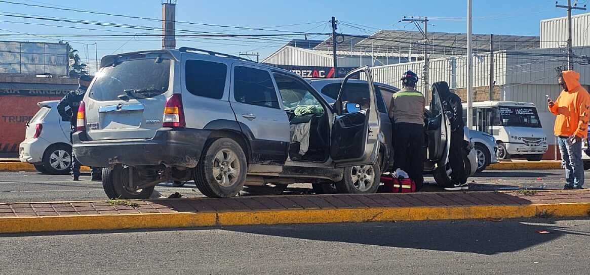 DEJA CARAMBOLA TRES LESIONADOS Y AFECTACIONES VIALES EN FRESNILLO