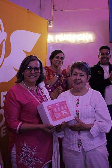 REALIZA MOVIMIENTO CIUDADANO CONFERENCIA SOBRE CÁNCER DE MAMA; ENTREGAN PRÓTESIS