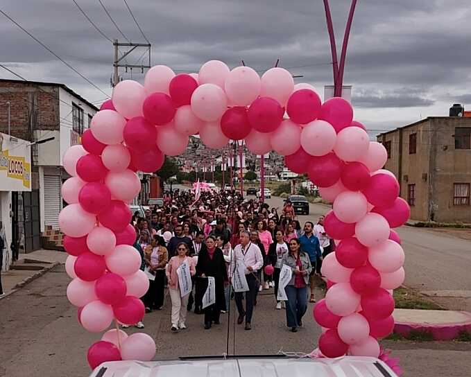 REALIZA GOBIERNO DE GUADALUPE MARCHA ROSA PARA PROMOVER DETECCIÓN DEL CÁNCER DE MAMA