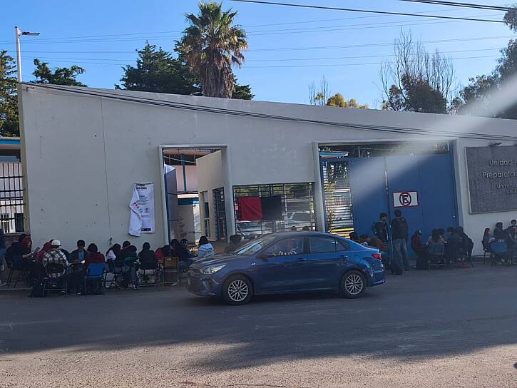 TOMAN ESTUDIANTES LA PREPARATORIA II DE LA UAZ; EXIGEN ATENDER PLIEGO PETITORIO