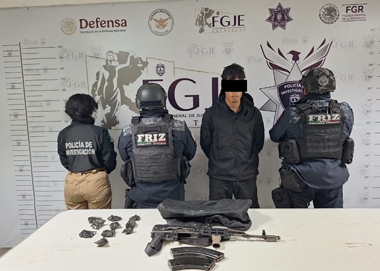 DETIENEN FUERZAS DE SEGURIDAD A HOMBRE CON FUSIL Y PROBABLE DROGA EN VILLANUEVA