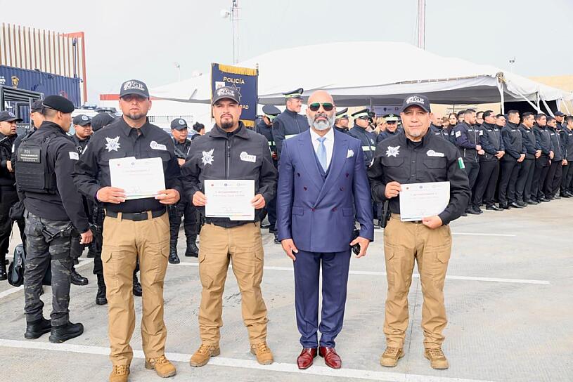 RECONOCE FGJEZ A TRES POLICÍAS DE INVESTIGACIÓN POR RESCATE DE SENDERISTA