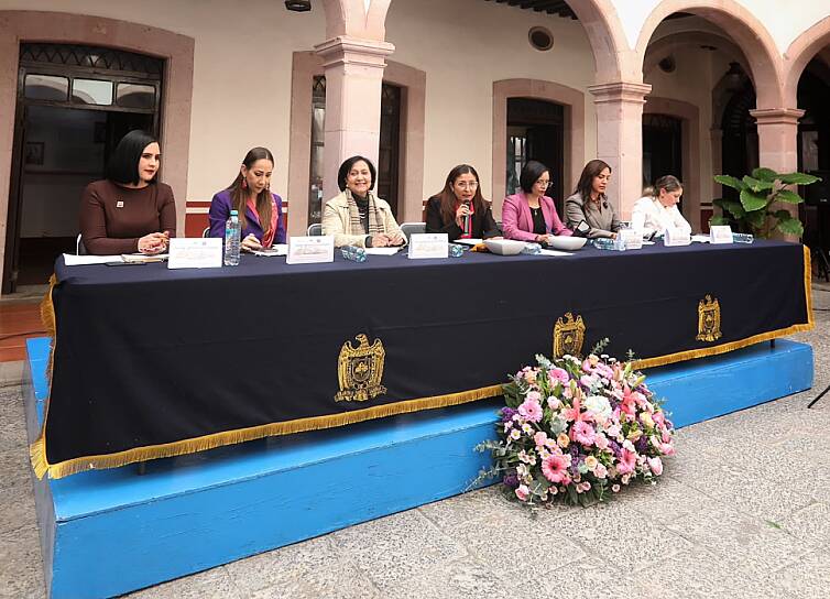 ADVIERTEN MUJERES BARRERAS PARA EJERCER EL PODER PESE A PARIDAD