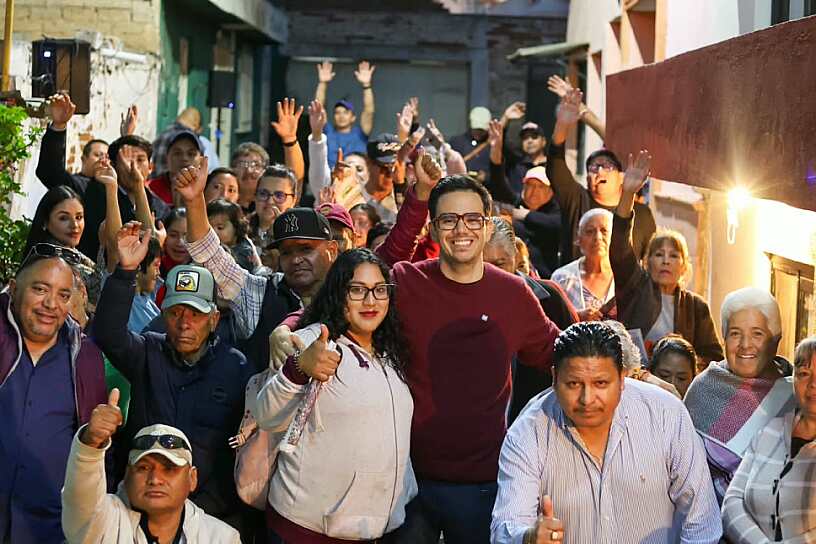 REALIZA RODRIGO REYES ASAMBLEA CON VECINOS DE LA LÁZARO CÁRDENAS