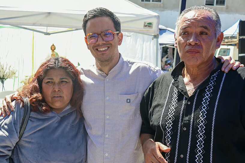 ESCUCHA RODRIGO REYES PETICIONES DE COMERCIANTES DEL MERCADO DE ABASTOS