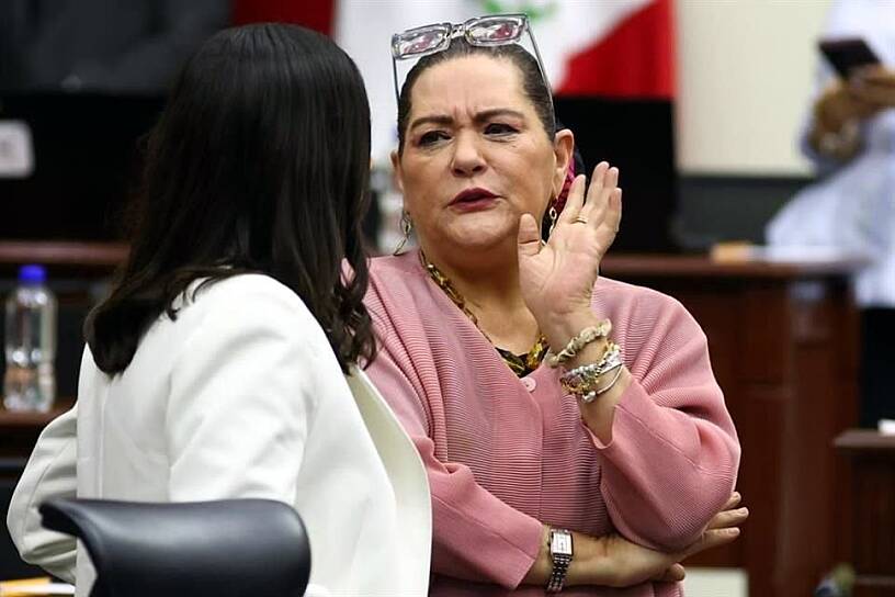 -Pues si, renuncio al INE y se acaba el escándalo