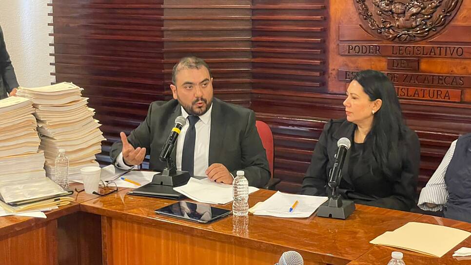 CUESTIONAN A FUNCIÓN PÚBLICA POR CONTRATACIONES, OBRAS Y FISCALIZACIÓN ESTATAL