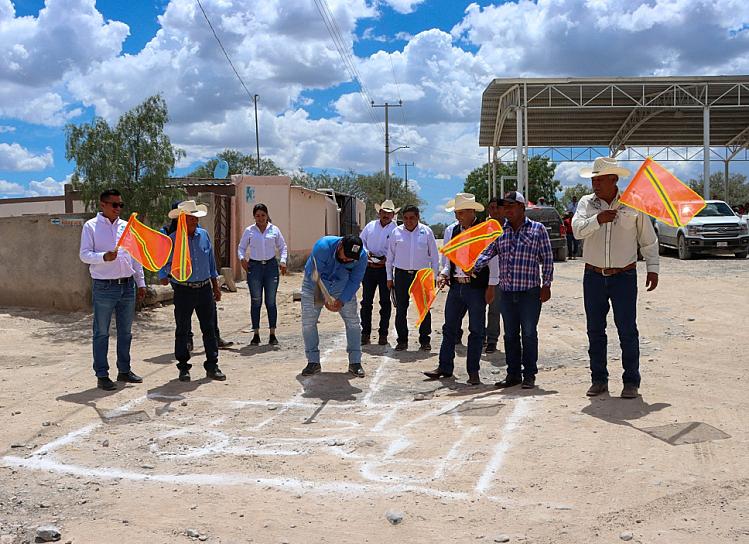 ARRANCAN OBRAS EN LA COMUNIDAD EL CARDITO EN MAZAPIL