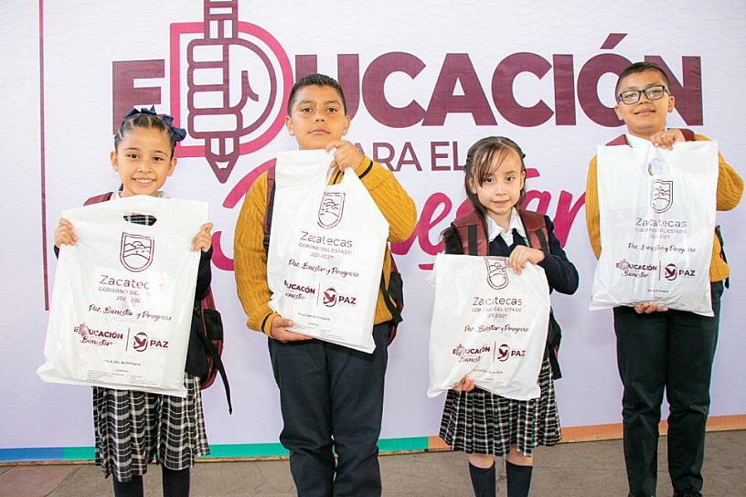 ARRANCA OPERATIVO DE ENTREGA DE ÚTILES Y UNIFORMES ESCOLARES GRATUITOS 
