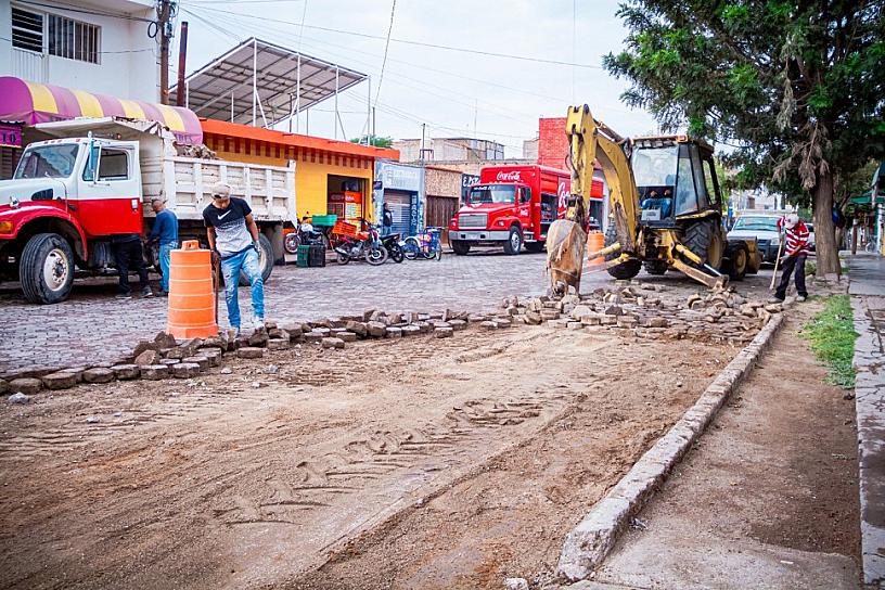 ARRANCA PAVIMENTACIÓN DE CALLE FRANCISCO VILLA