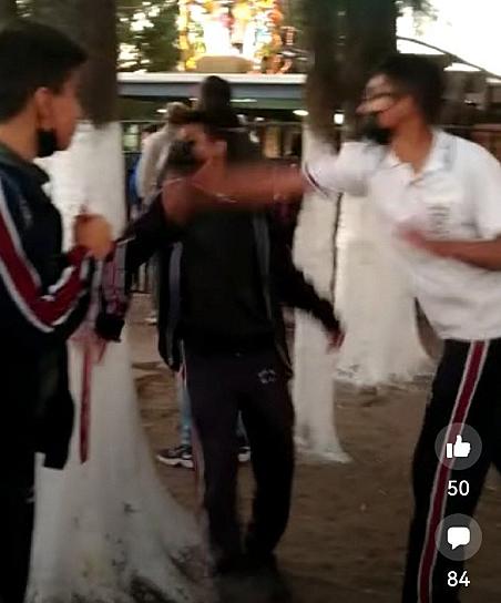ARREGLAN JÓVENES DIFERENCIAS A GOLPES 