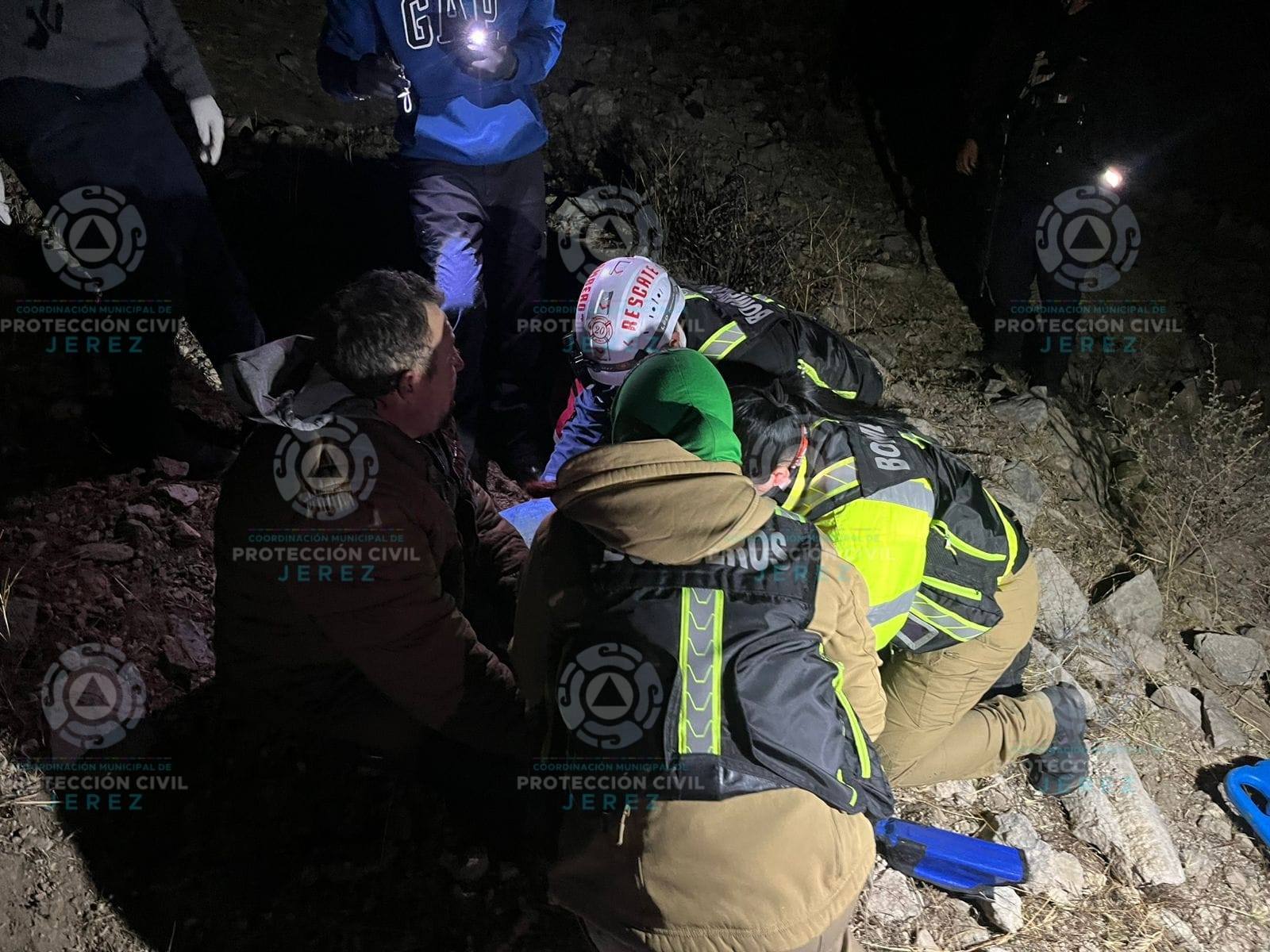 RESCATA PROTECCIÓN CIVIL A HOMBRE TRAS CAÍDA DE 15 METROS EN TETILLAS